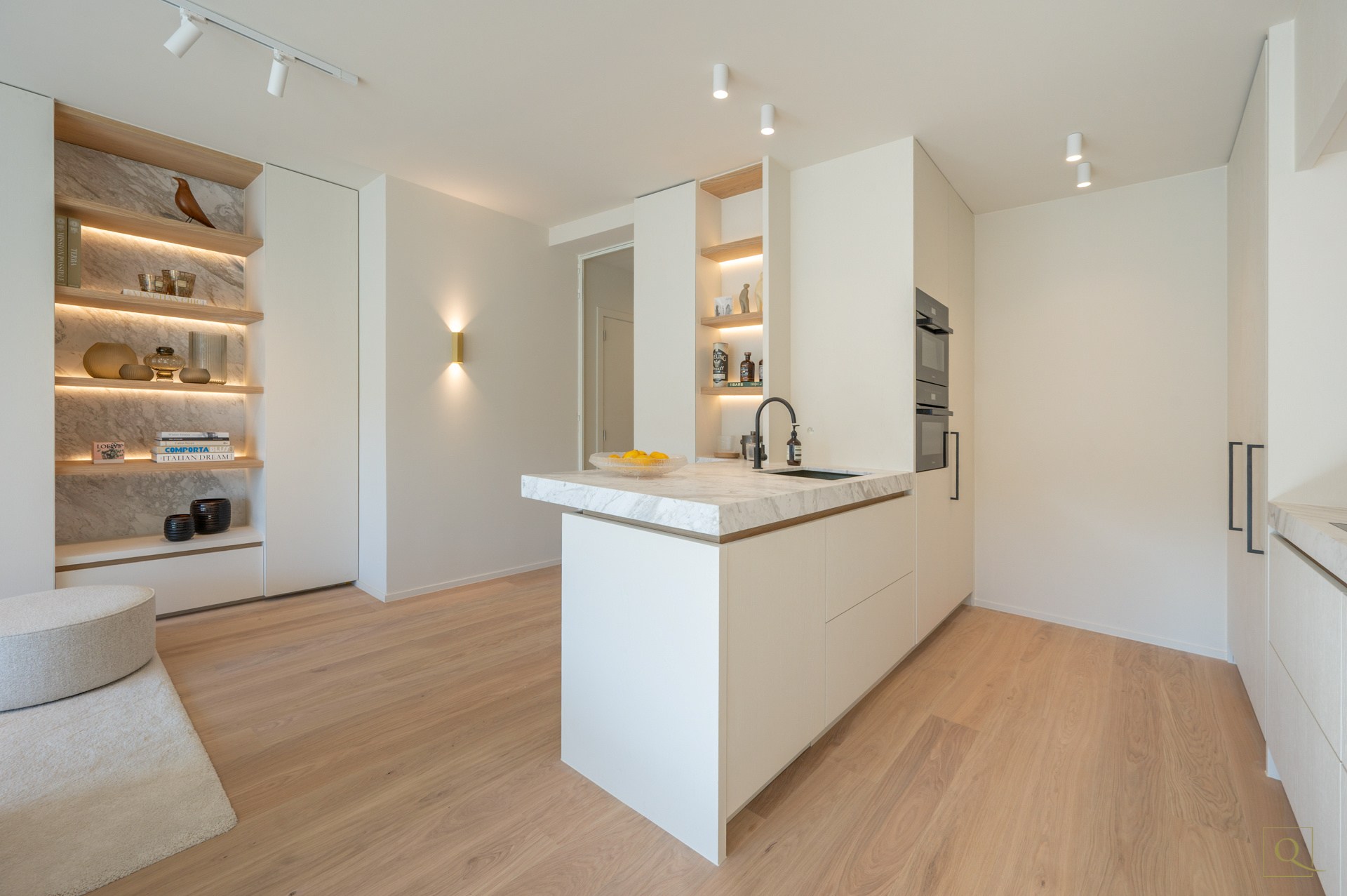 Prachtig gerenoveerd 3-SLPK-appartement nabij de Zeedijk 