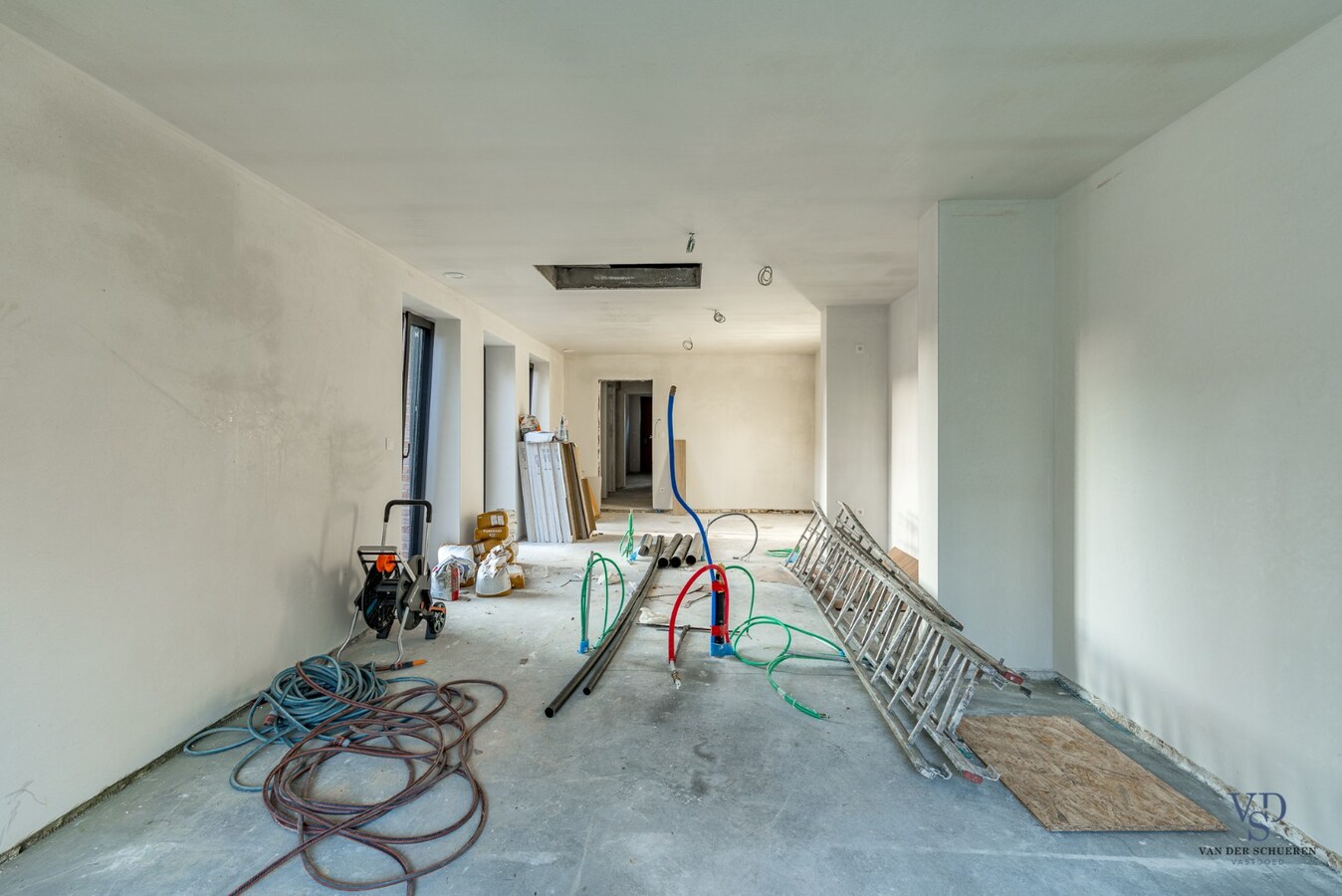 Gelijkvloerse woongelegenheid in hartje Dikkelvenne 