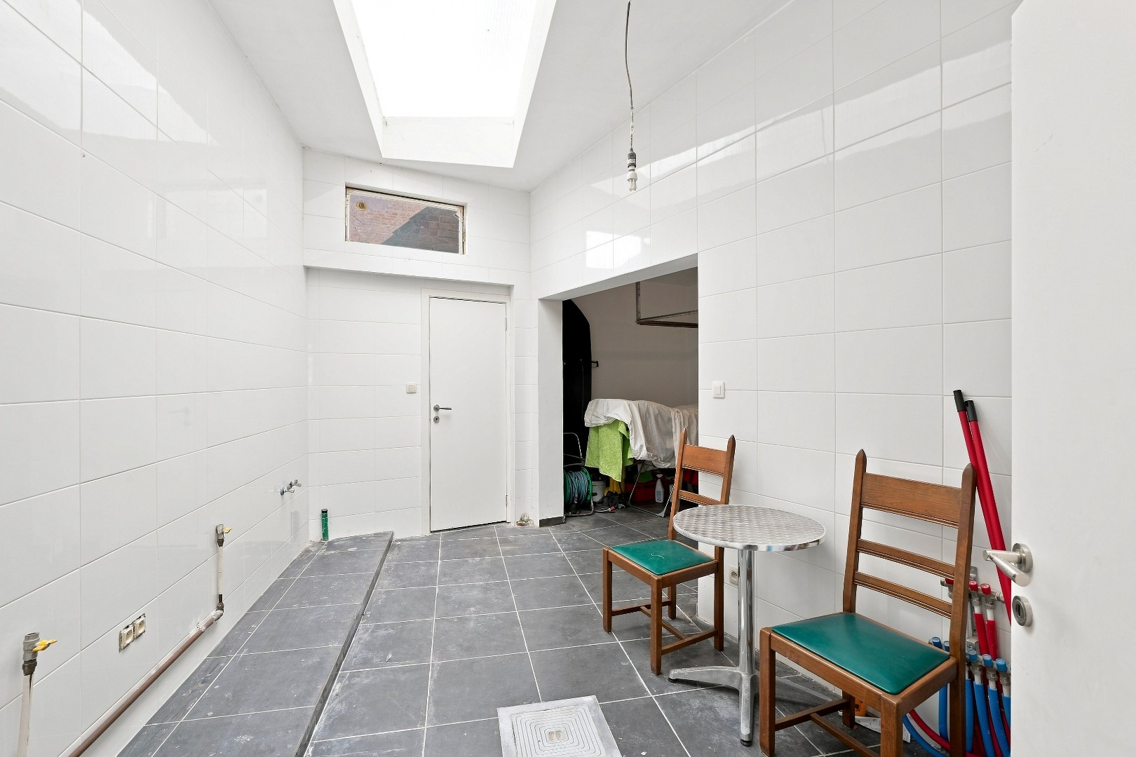 Ruime hoekwoning met 3 woonunits in het centrum van De Panne. 