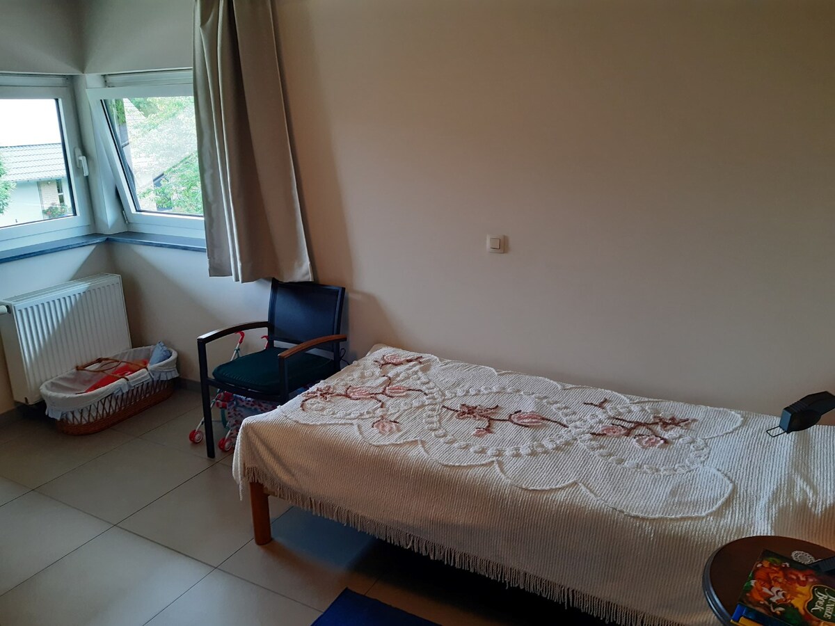 Recente, eigentijdse villa in doodlopende verkaveling ! 