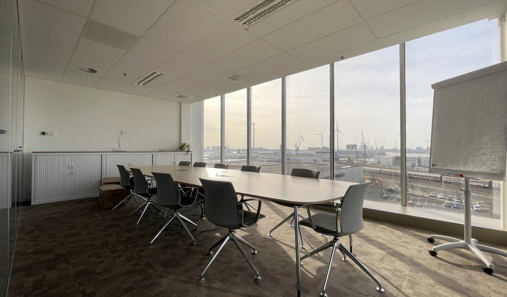 Vernieuwde kantoren te huur in Ahlers Building te Antwerpen