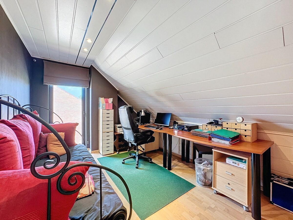 Ruime gezinswoning met knappe tuin te Erwetegem 