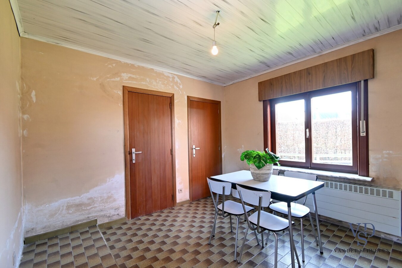 Te renoveren eigendom op gunstige ligging 