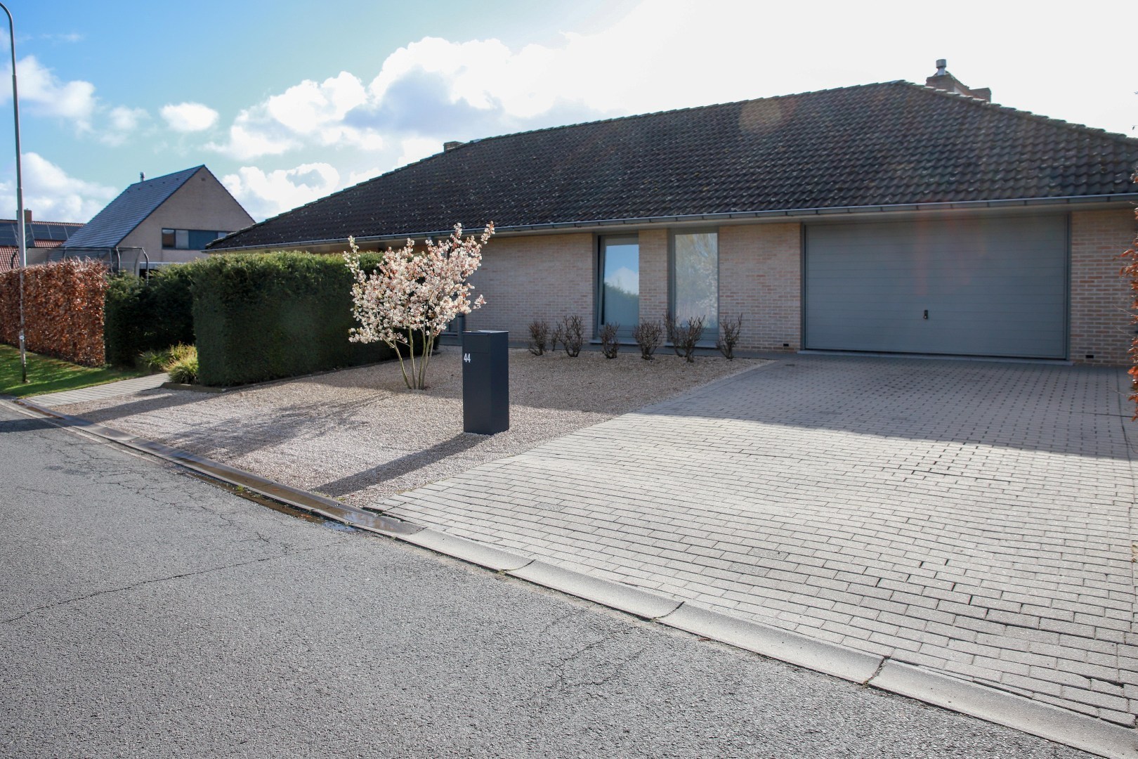 Ruime, instapklare,  alleenstaande woning met garage en tuin op 818 m² 
