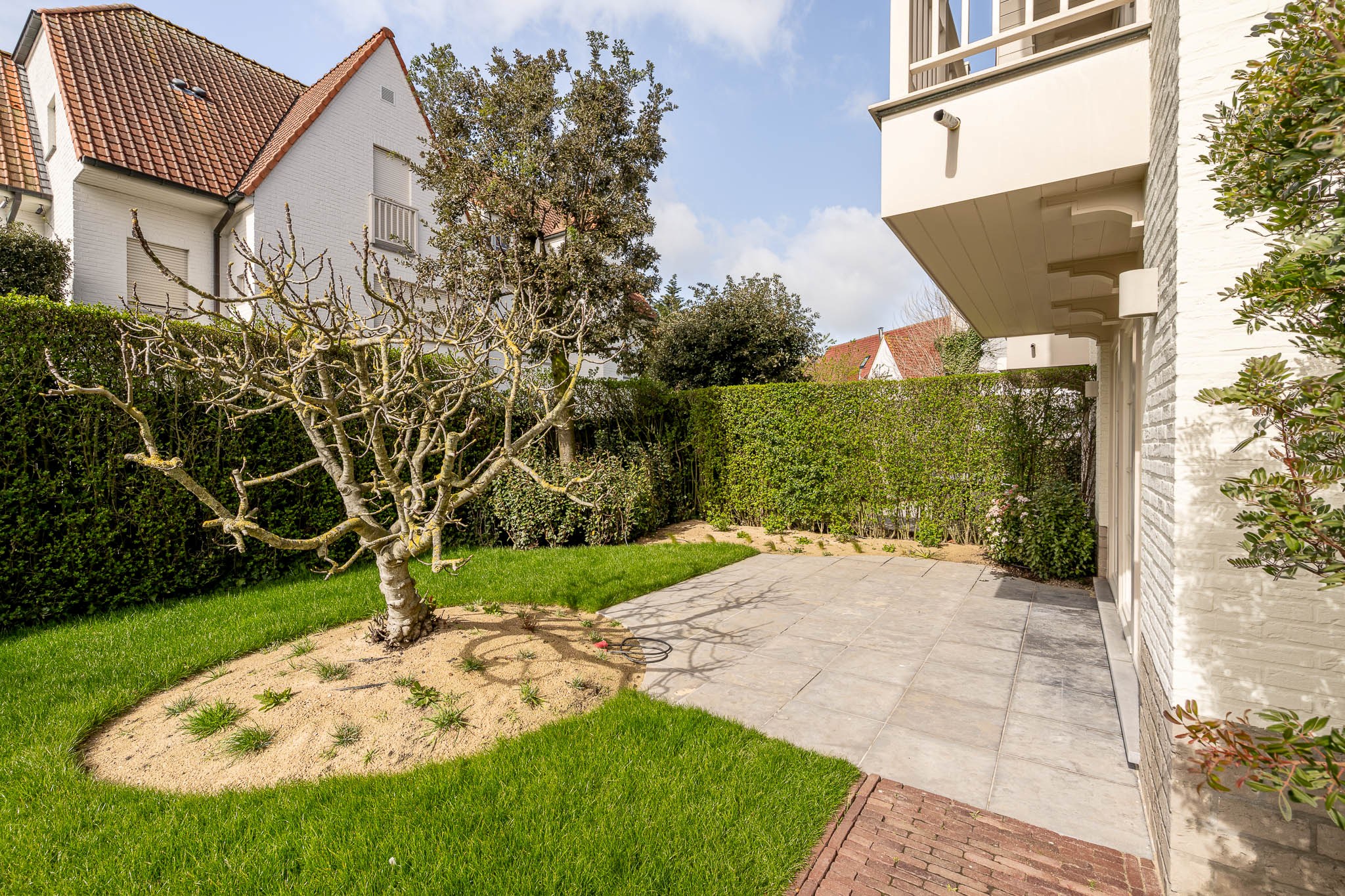 Prachtig gerenoveerde  halfopen woning op topligging nabij centrum, zee en strand 