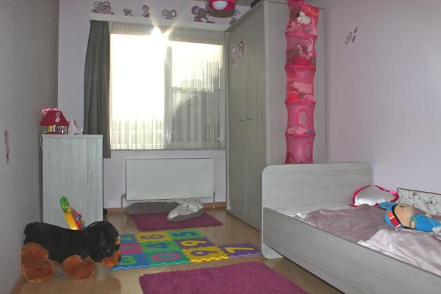 Degelijk en zonnig tweeslaapkamer-appartement, zeer gunstig gelegen 