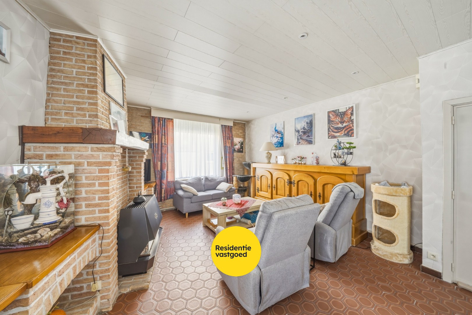 Op te frissen hoekwoning met garage in Bredene 