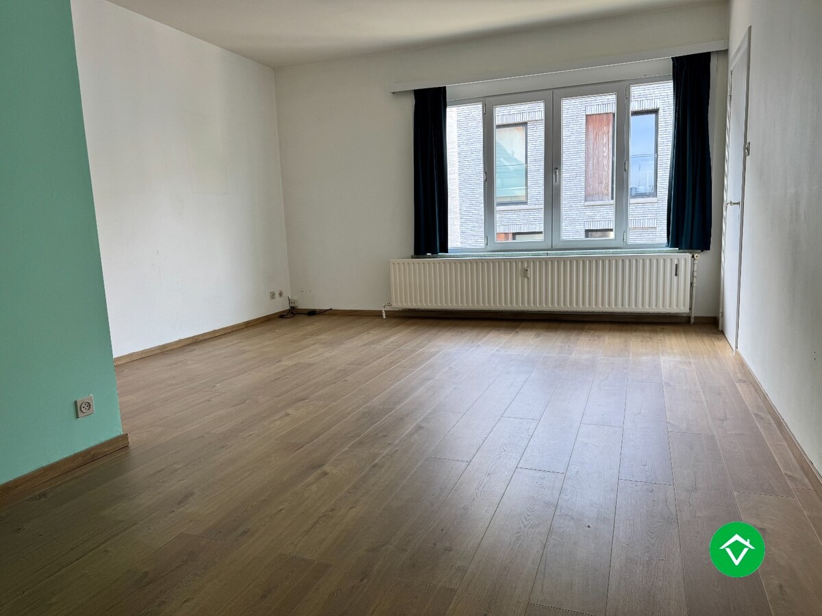 Instapklaar appartement met 2 slaapkamers en garage te Gent 