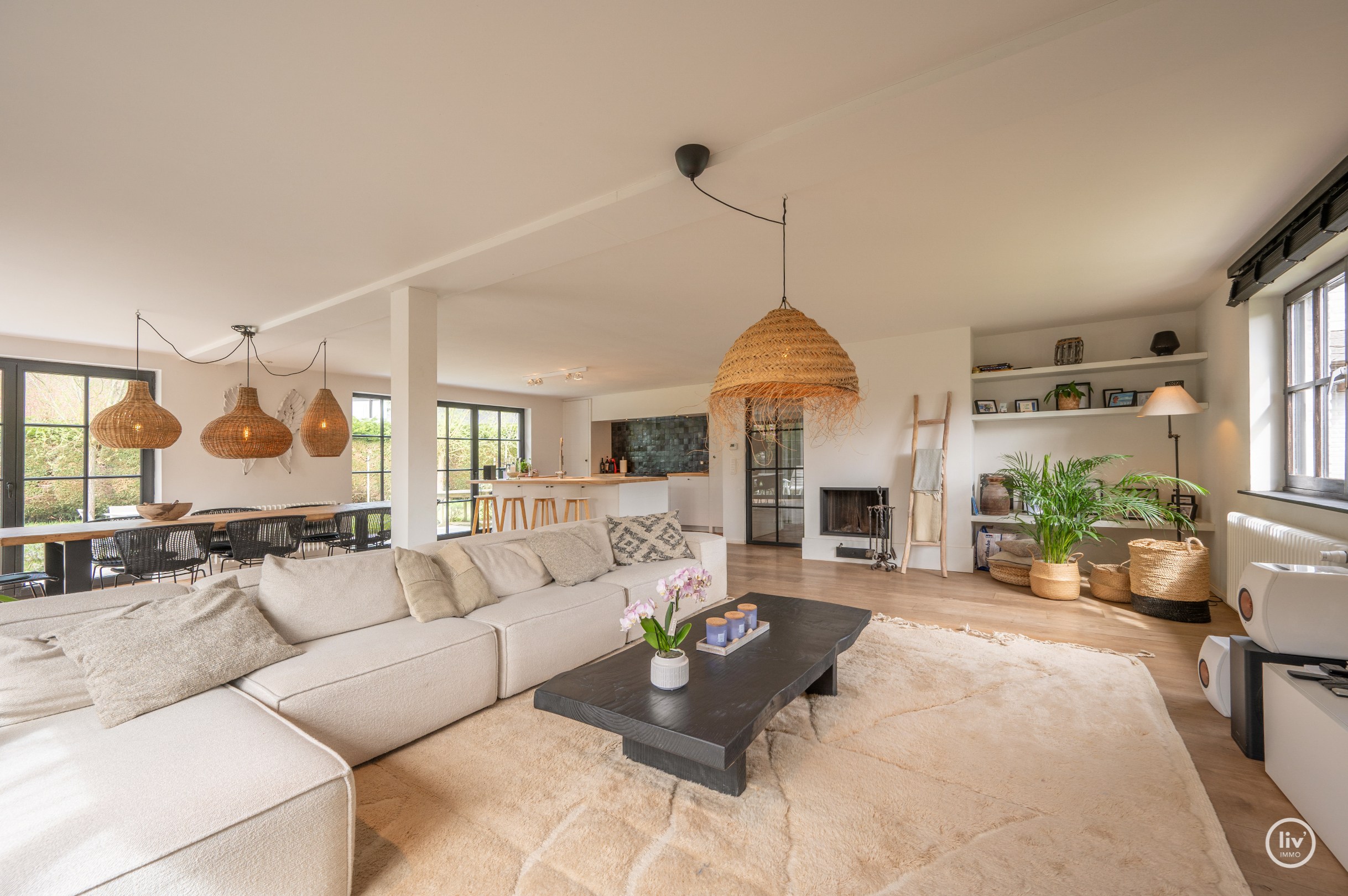 Prachtige vrijstaande villa rustig gelegen te Monikkendreef op een mooi perceel van 1000m2. 