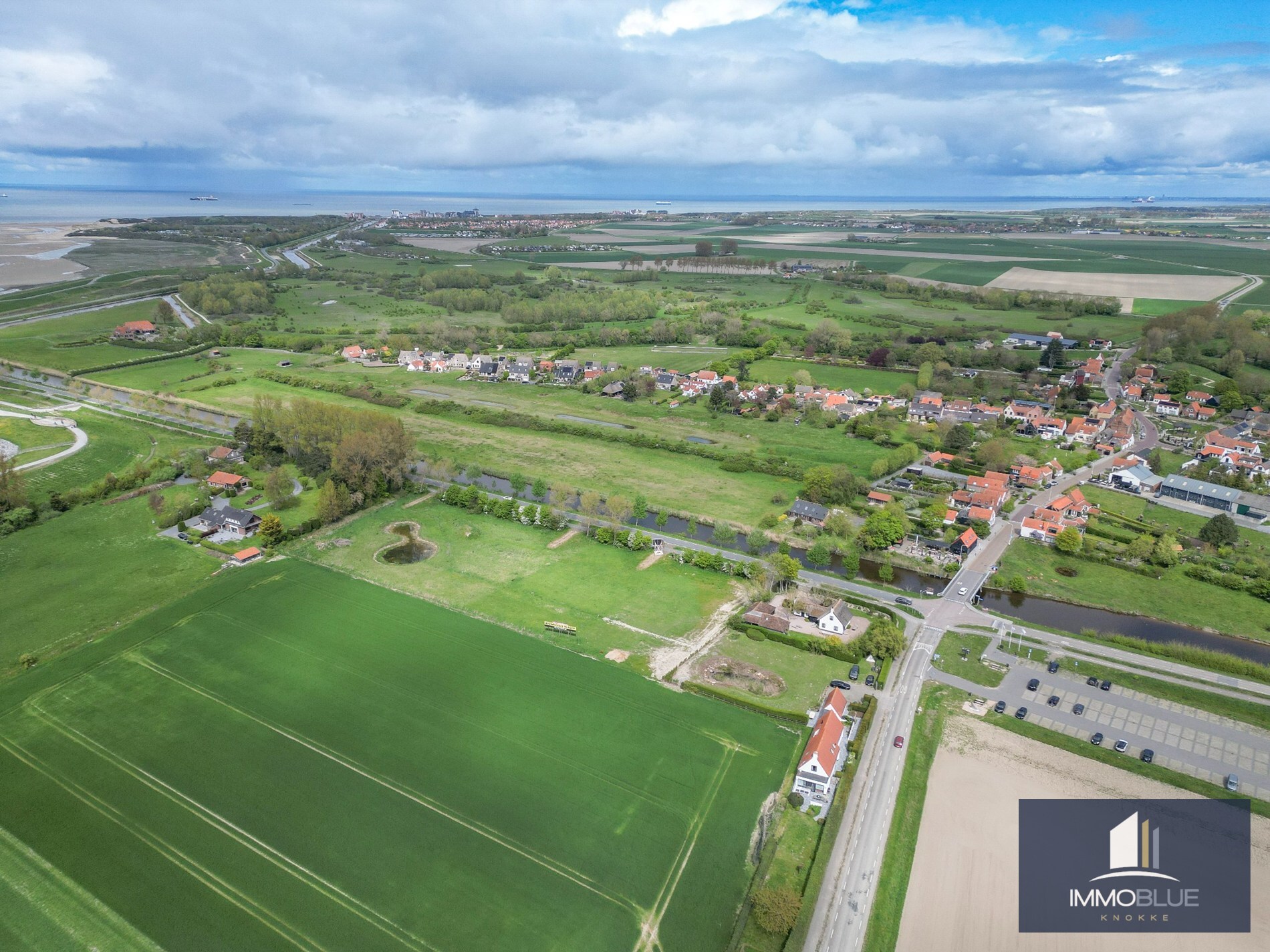 Exclusieve bouwgrond met open zicht gelegen aan het Zwin met goedgekeurde bouwplannen. 