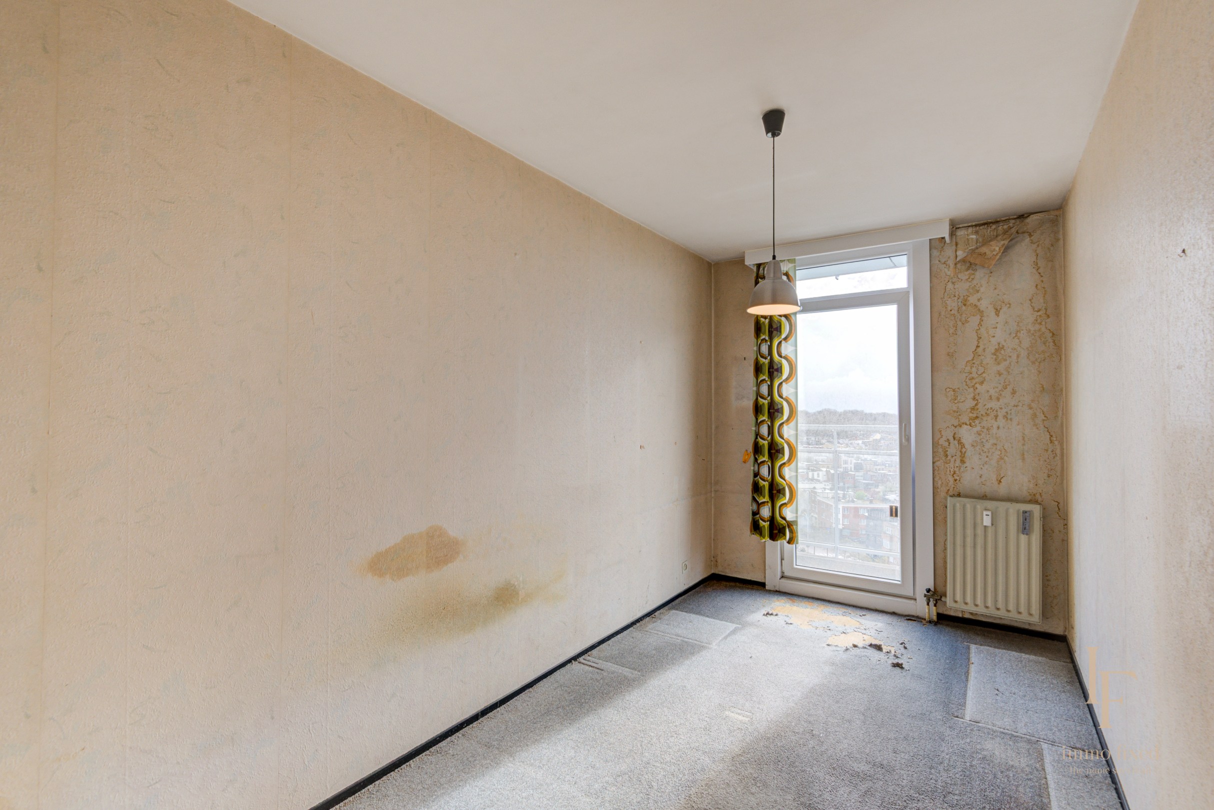 Te renoveren parel met potentieel + garagebox te Berchem! 