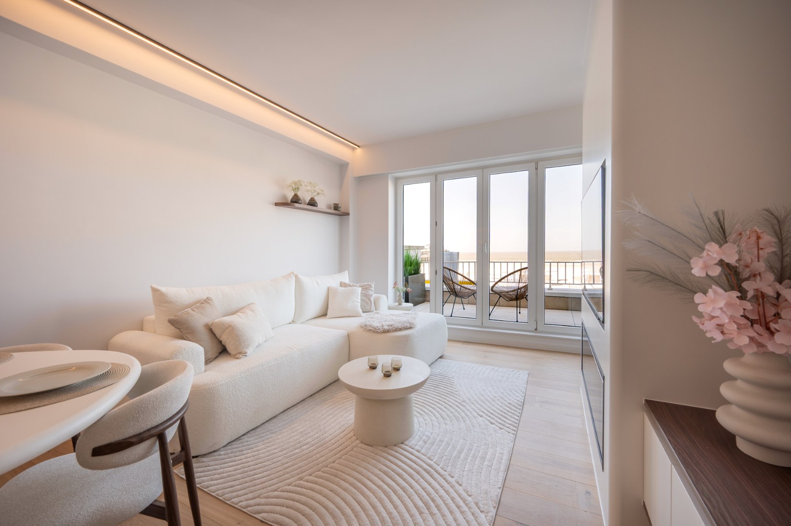 Volledig gerenoveerd appartement met FRONTAAL ZEEZICHT 