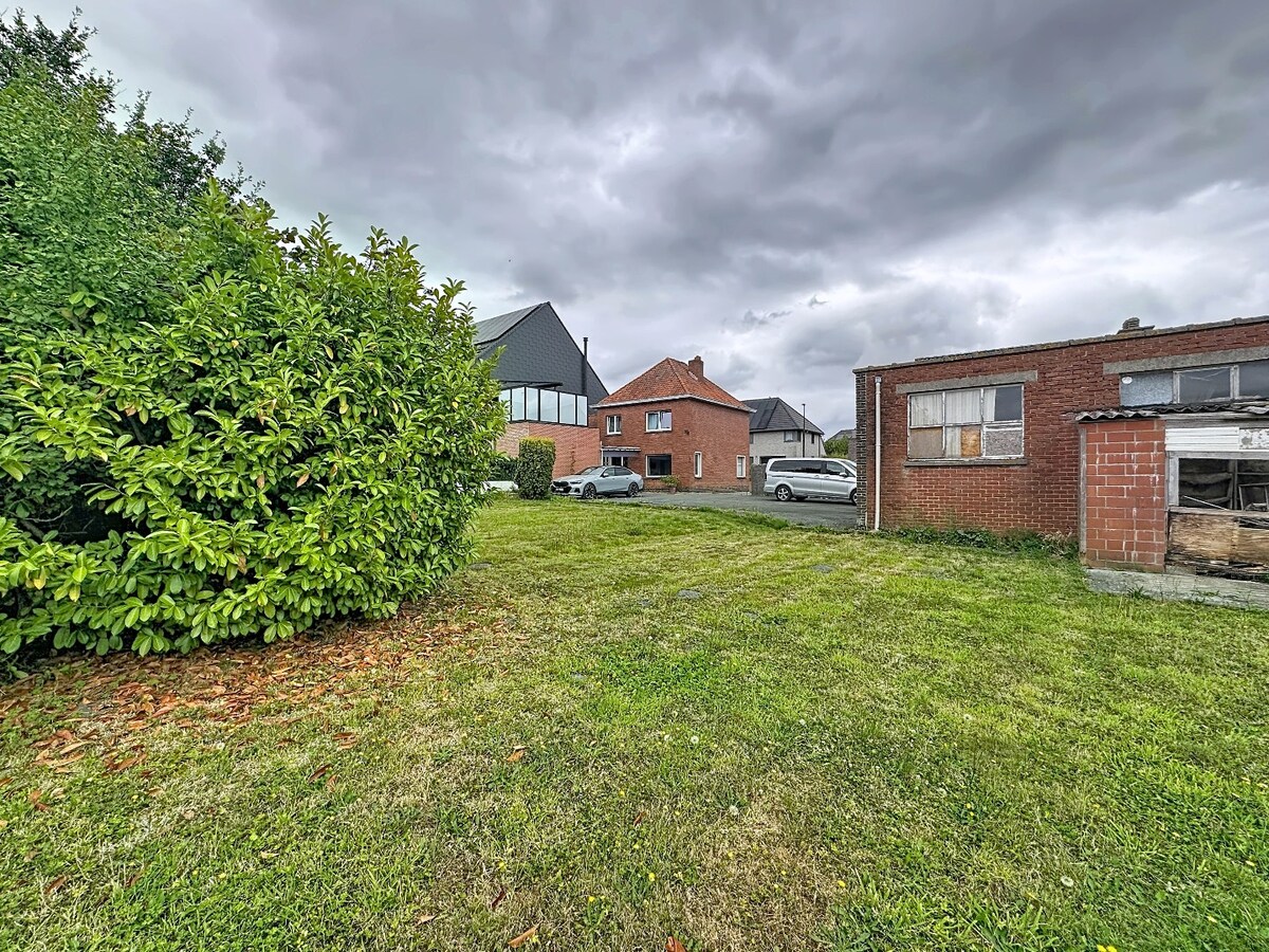 Woning met veel opbergruimte te Zomergem! 