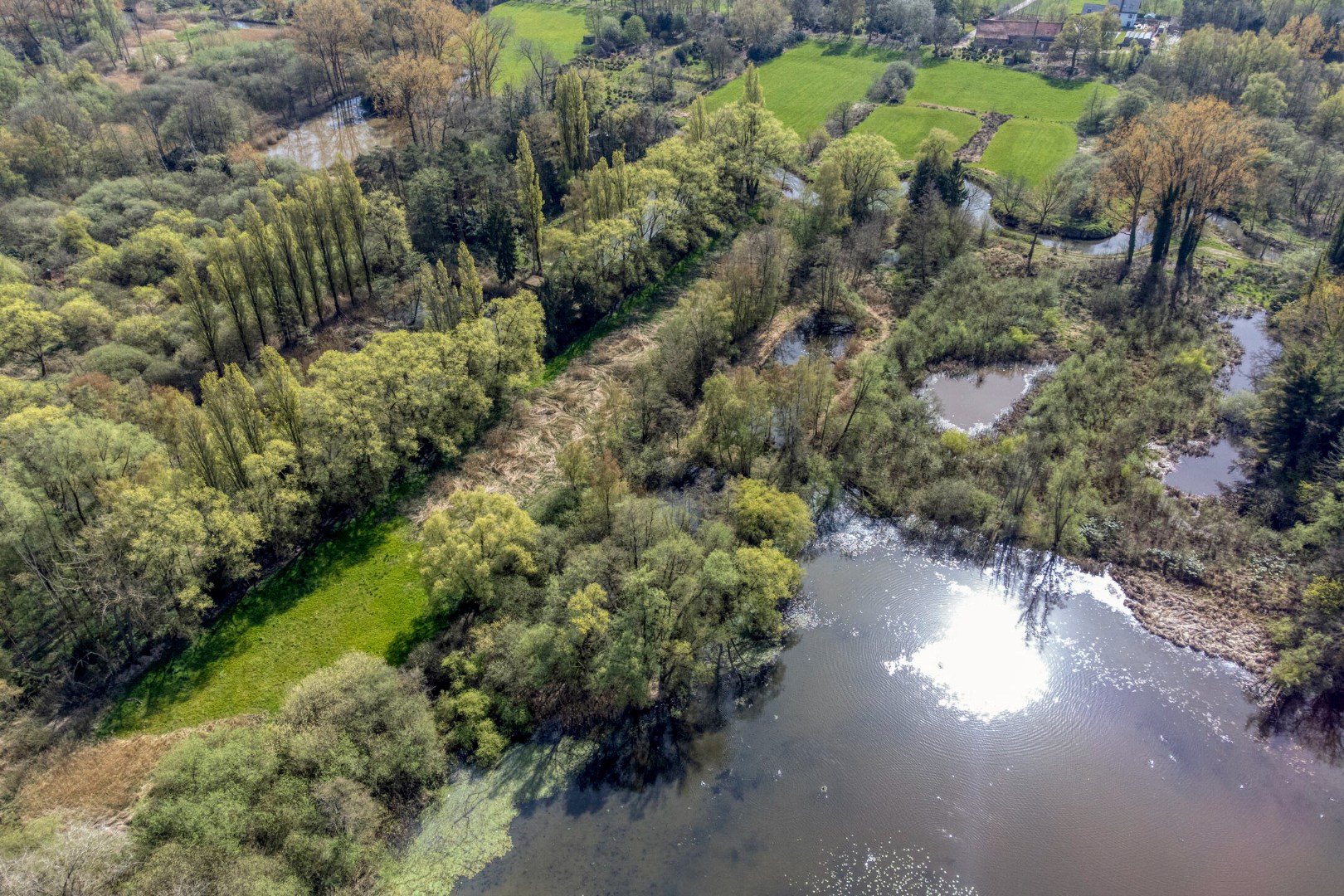 Prachtig perceel met vijvers op unieke ligging in Geel 