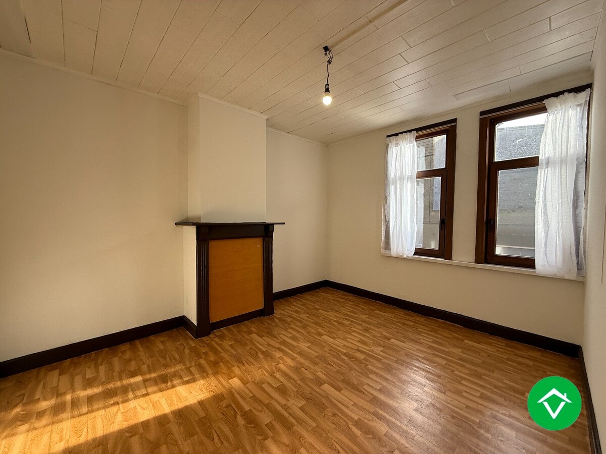 Woning met 3 slaapkamers en koer te centrum Roeselare 