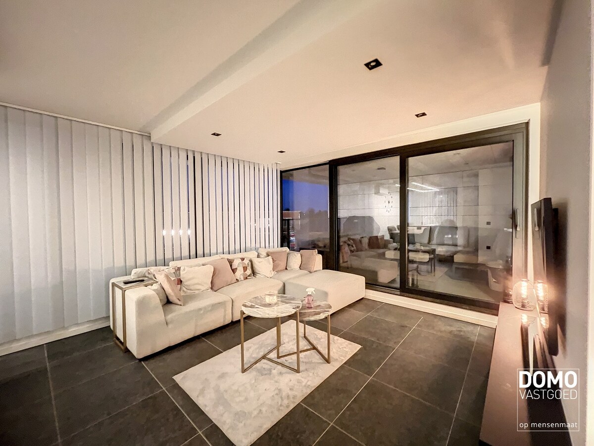 Luxe appartement met terras, ruime slaapkamer en bureau te Hasselt,  94m² bewoonbare oppervlakte 