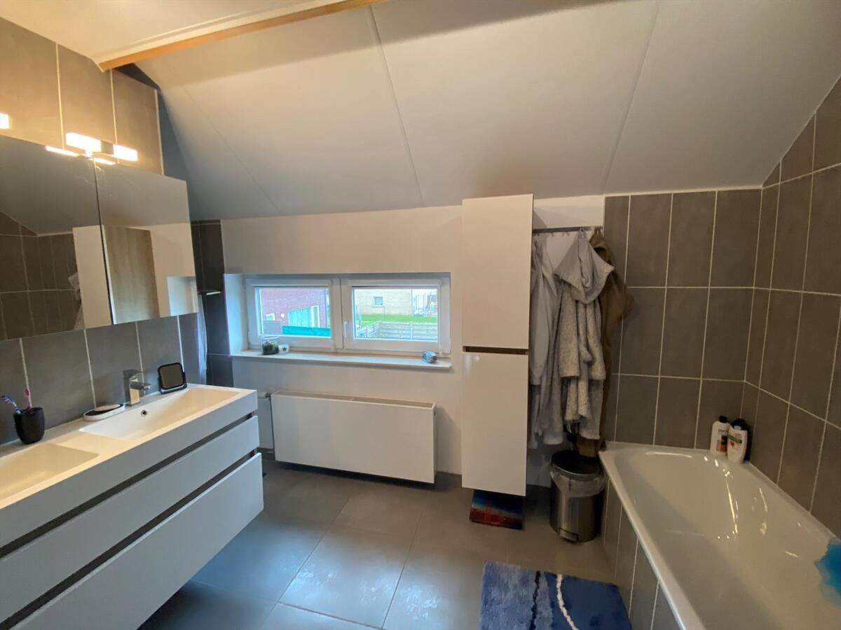 Rustig gelegen, instapklare alleenstaande woning met 3 slaapkamers 
