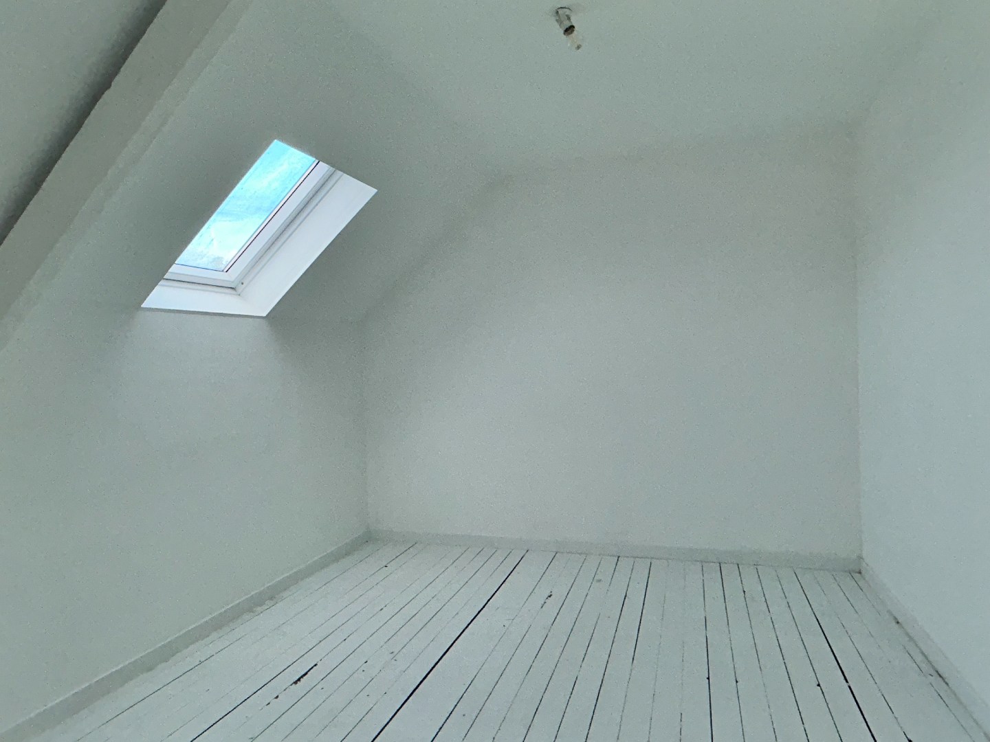 Verrassend ruime woning met 4 slaapkamers, garage en stadstuintje 