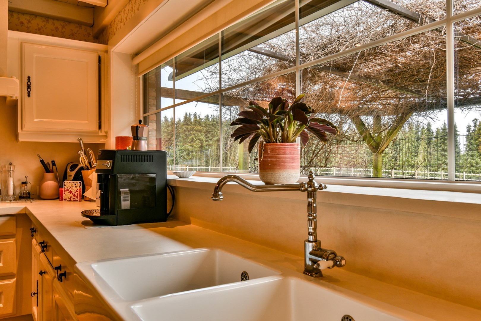 Exclusief domein met restaurant/feestzaal en luxueuze woning op 5 Ha te Torhout 