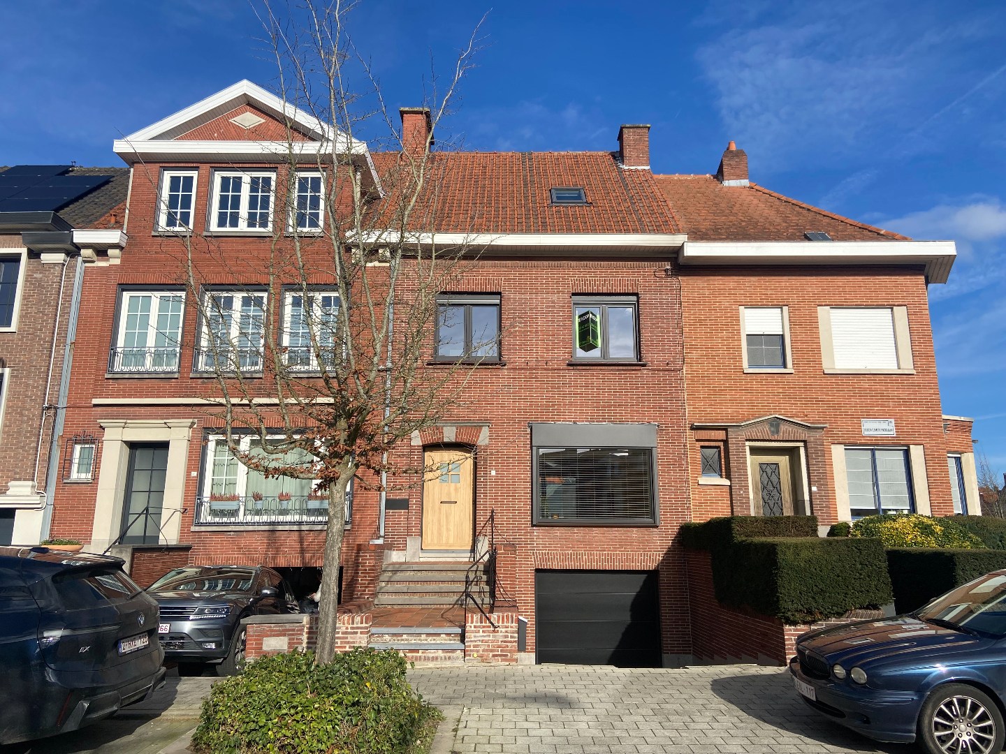 Stijlvol gerenoveerde stadswoning op topligging te Kortrijk! 