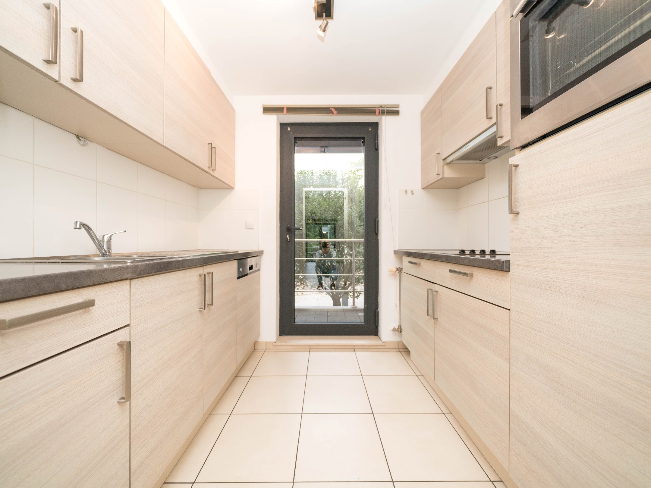 Recent 1-kamer appartement met staanplaats en kelder 