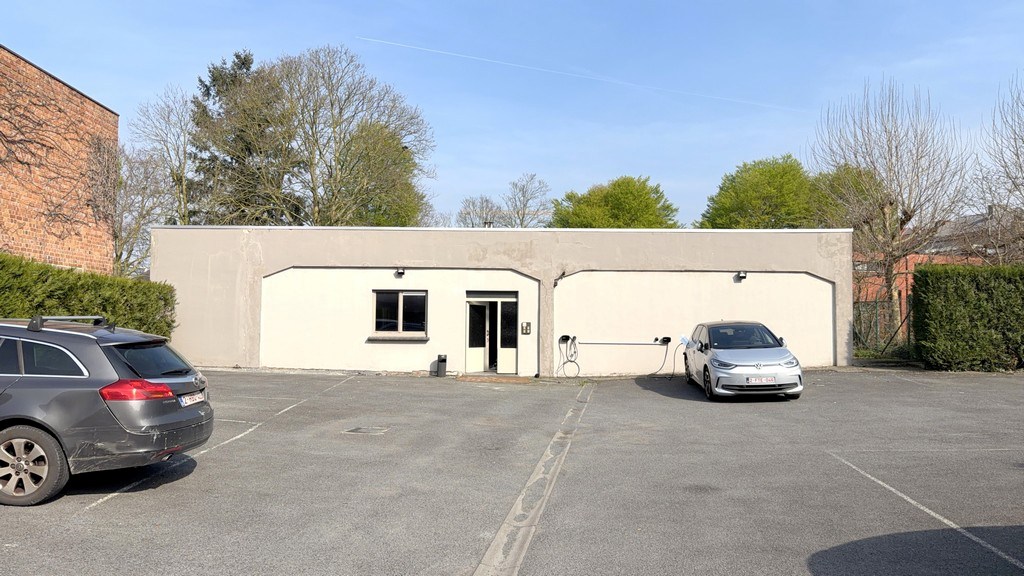 Kantoorrenovatieproject te koop vlakbij klaverblad in Gent