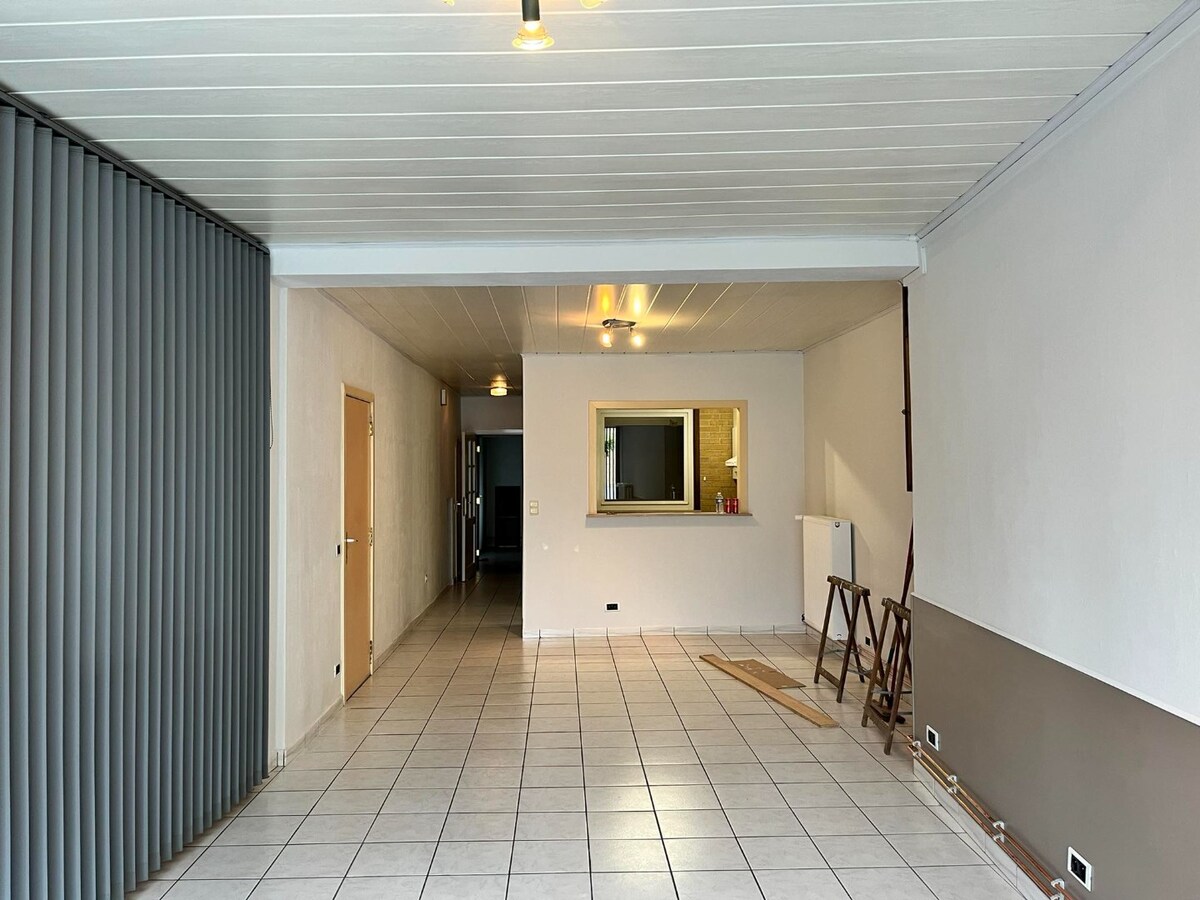 Gelijkvloersappartement met 2 slaapkamers en autostaanplaats te Leke 