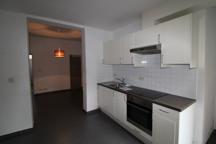 Rijwoning met 2 slaapkamers en koer te Roeselare 