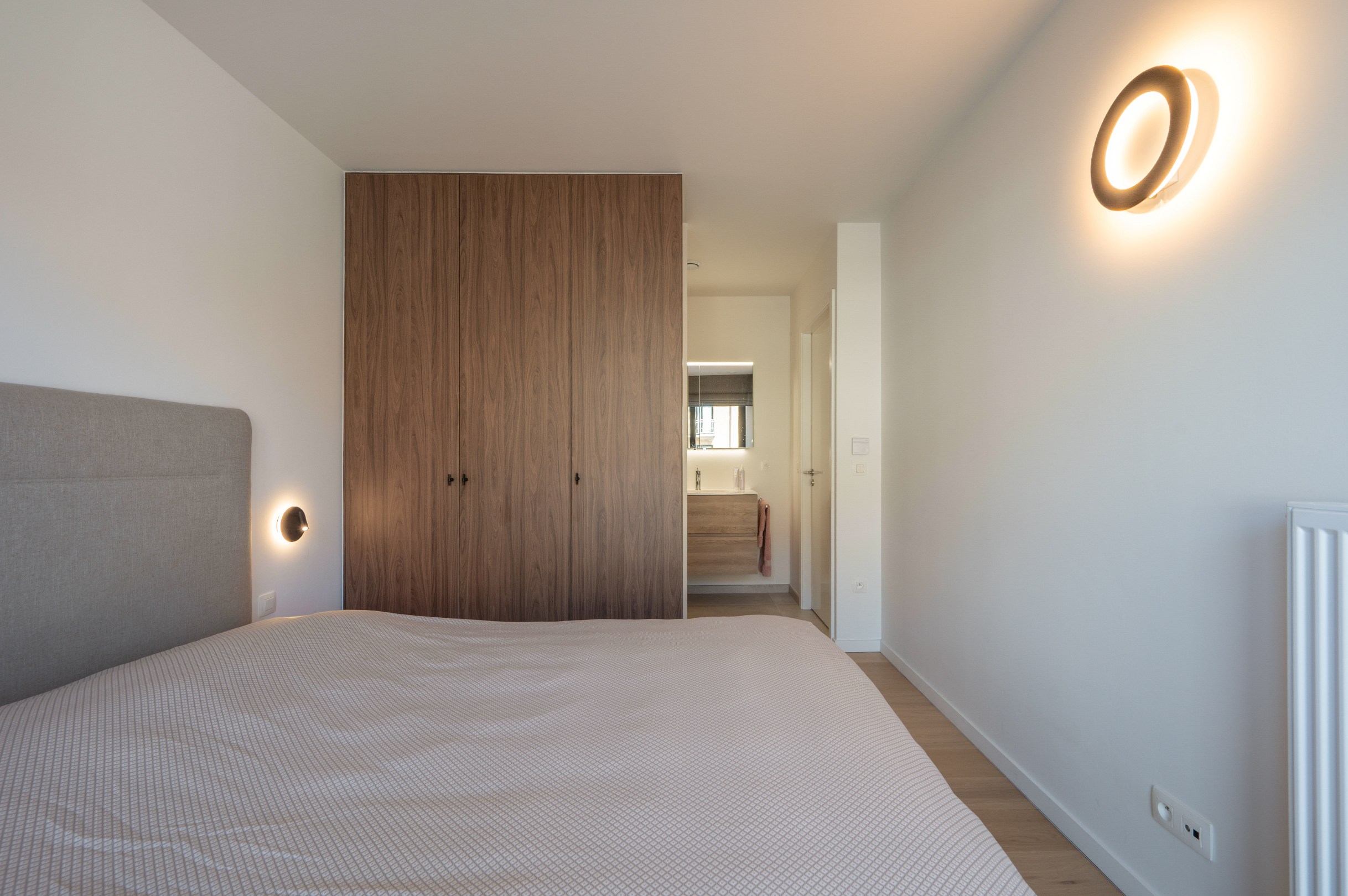 Appartement spacieux et récent (2021) situé sur l'avenue Paul Parmentier à Knokke. 