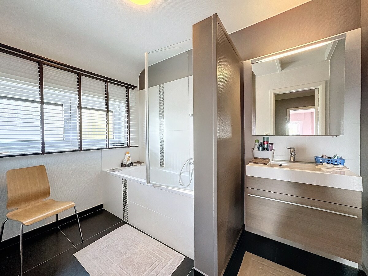 Residentieel gelegen hoekwoning nabij centrum Zottegem 