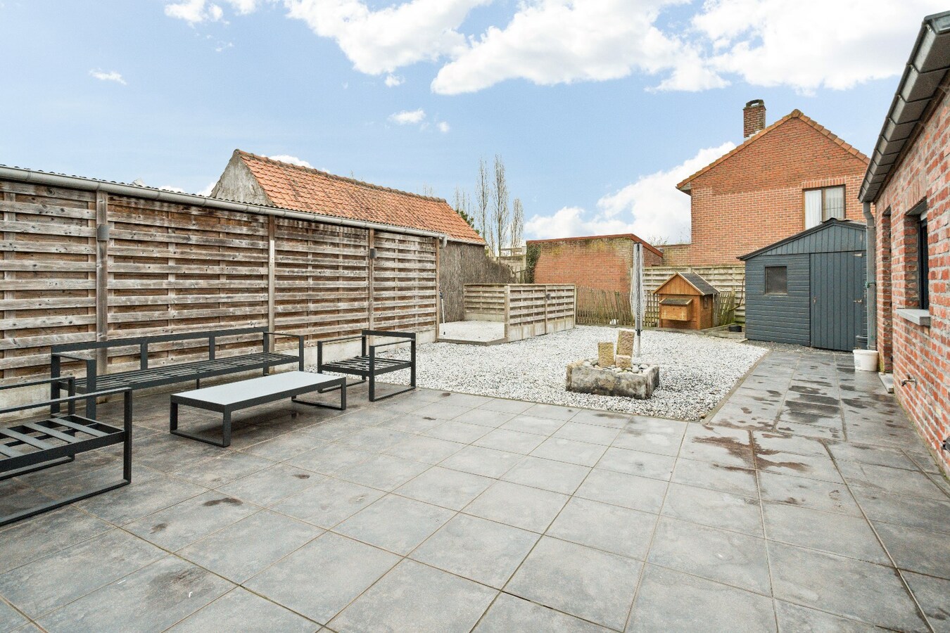 Tot in de puntjes afgewerkte, vrijstaande woning met garage 