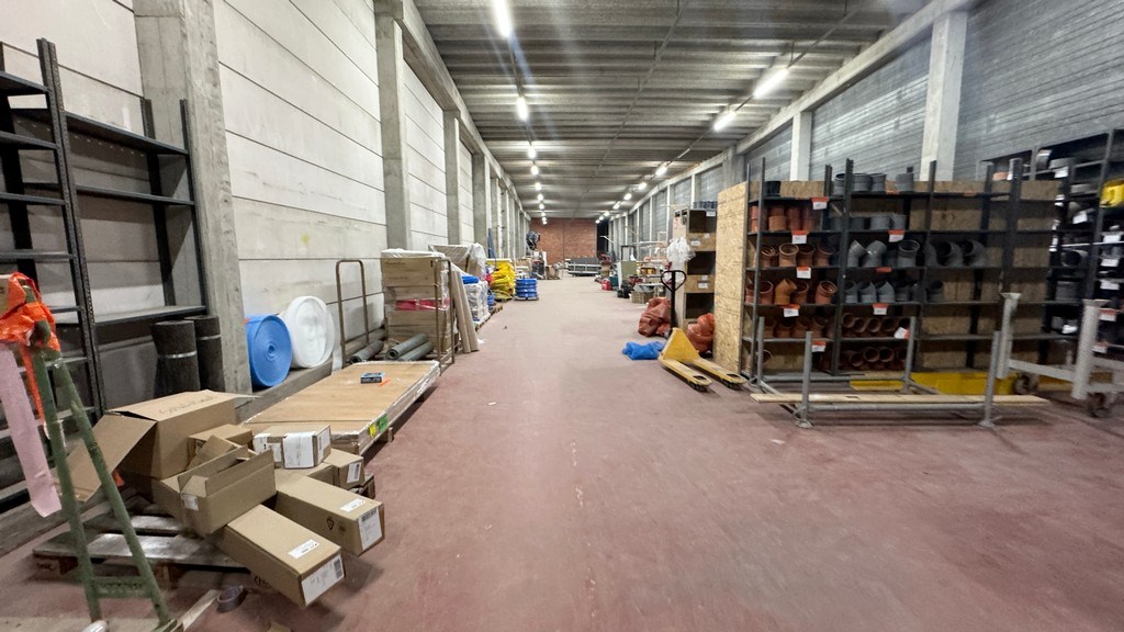 Loods met kantoor te huur nabij A12 in Wilrijk