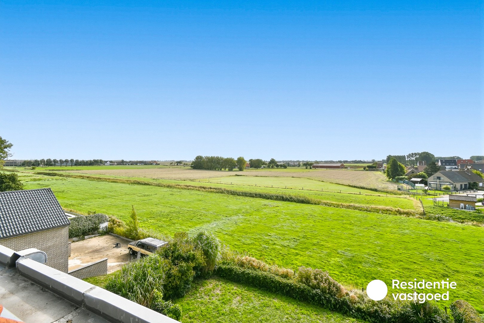 Ruime en instapklare villa met 4 slaapkamers, garage, tuin en 2 terrassen 