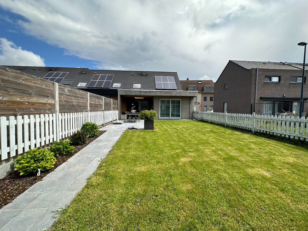 Ruime woning met 3 slaapkamers in het centrum van Keiem. 