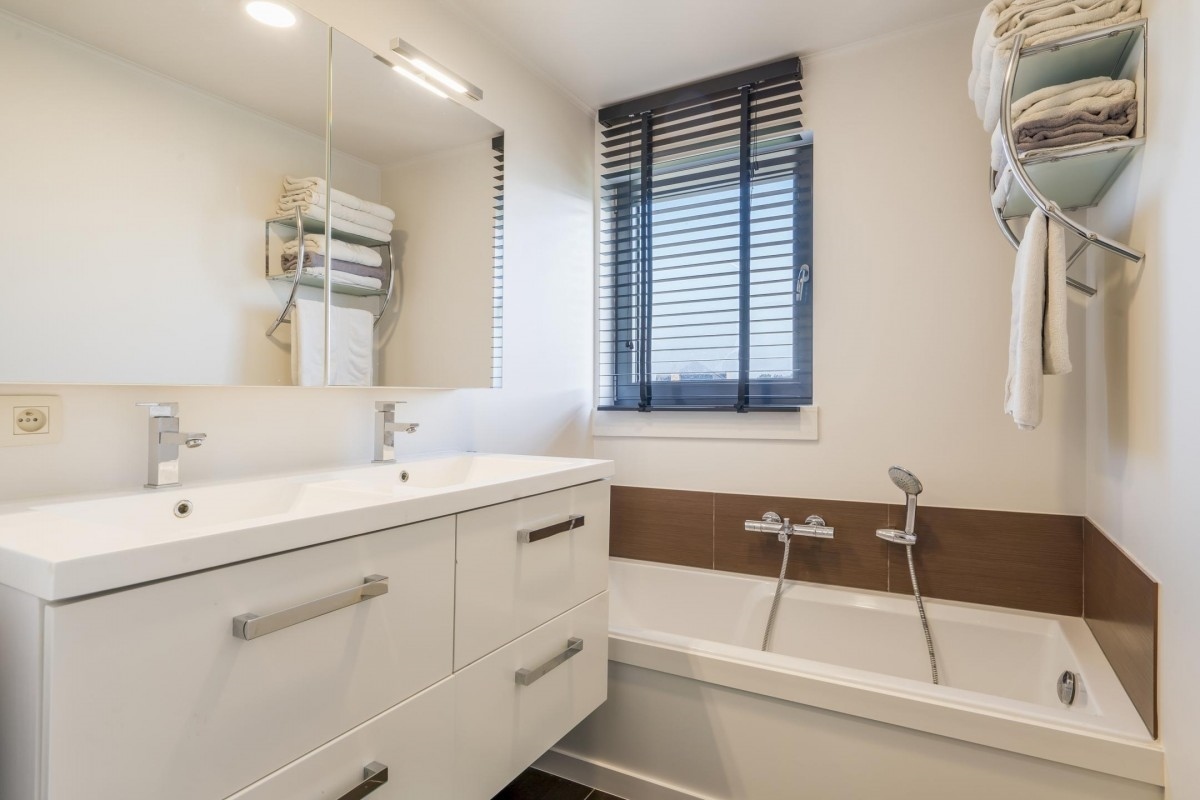 Rustig gelegen gezinswoning met tuin, garage &amp; oprit - Maldegem 