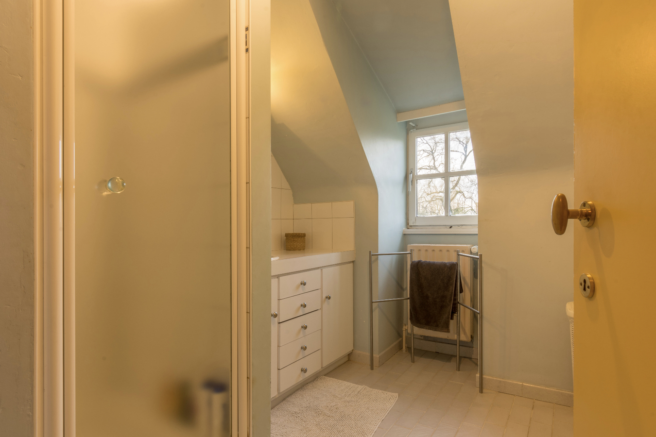 Idyllisch gelegen hoeve-villa met schuur 