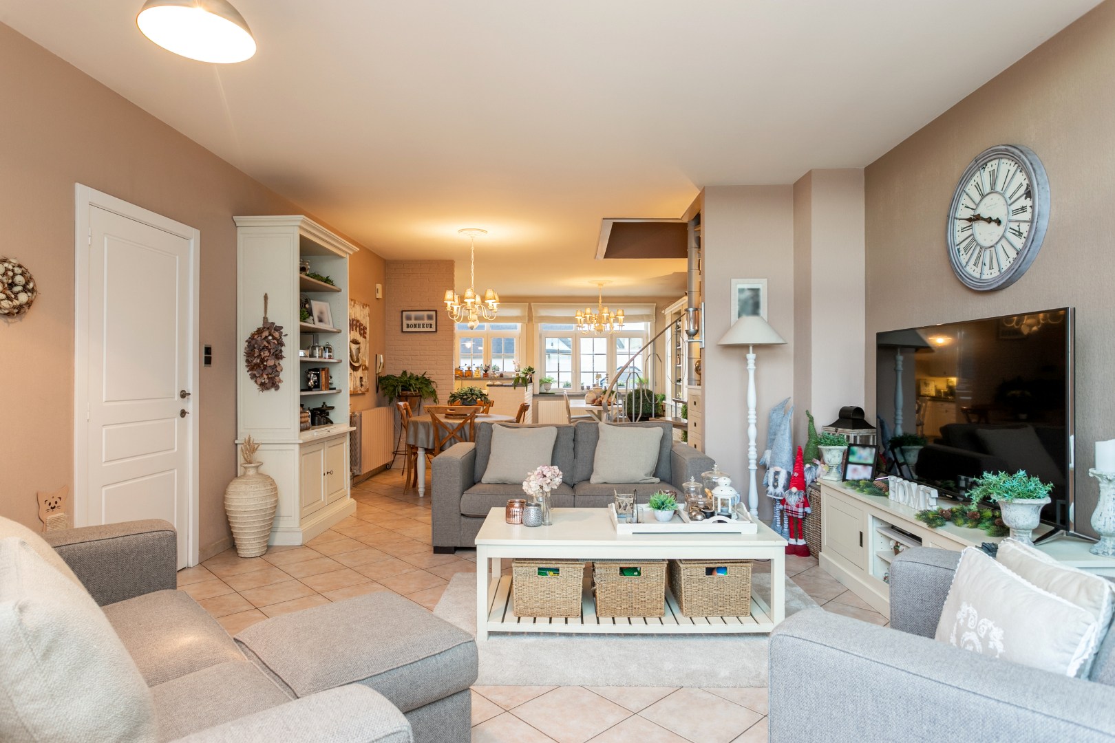 Bel-étage te koop met 3 slpks, terras en garage op +- 4,5are 