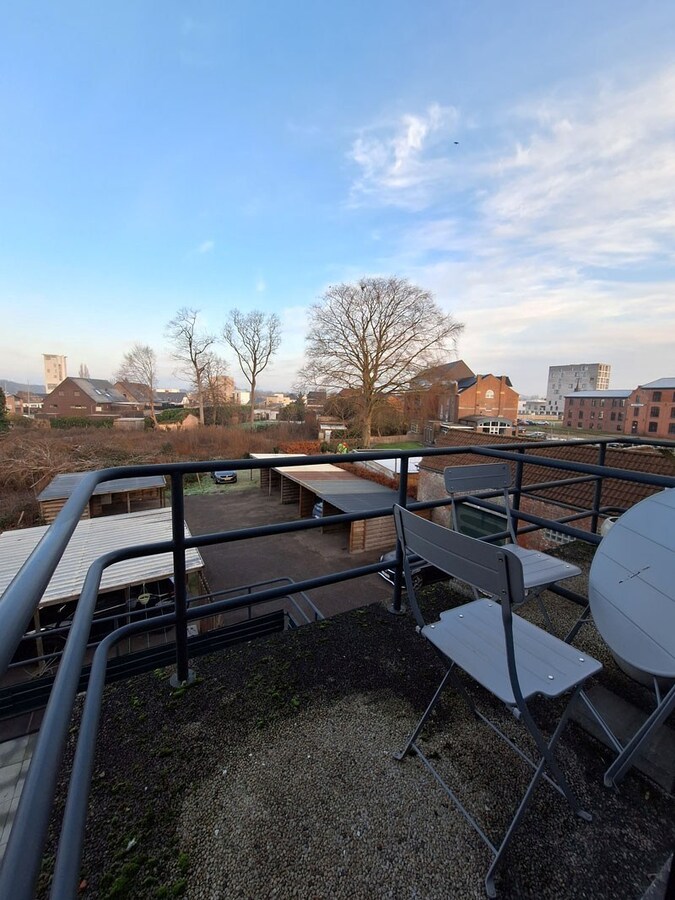 Instapklaar appartement met terras en autostandplaats in hartje Beringen 