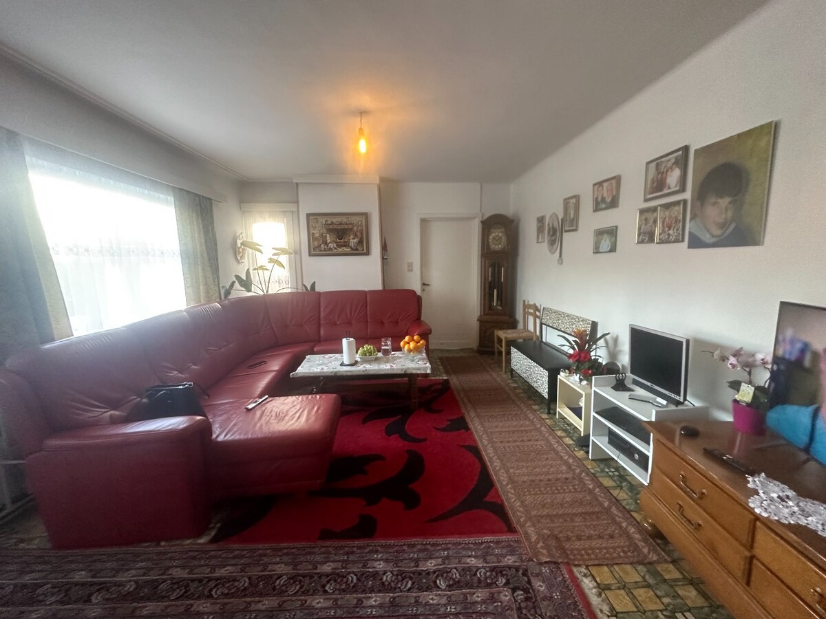 Centraal gelegen handelswoning met 5 slaapkamers 