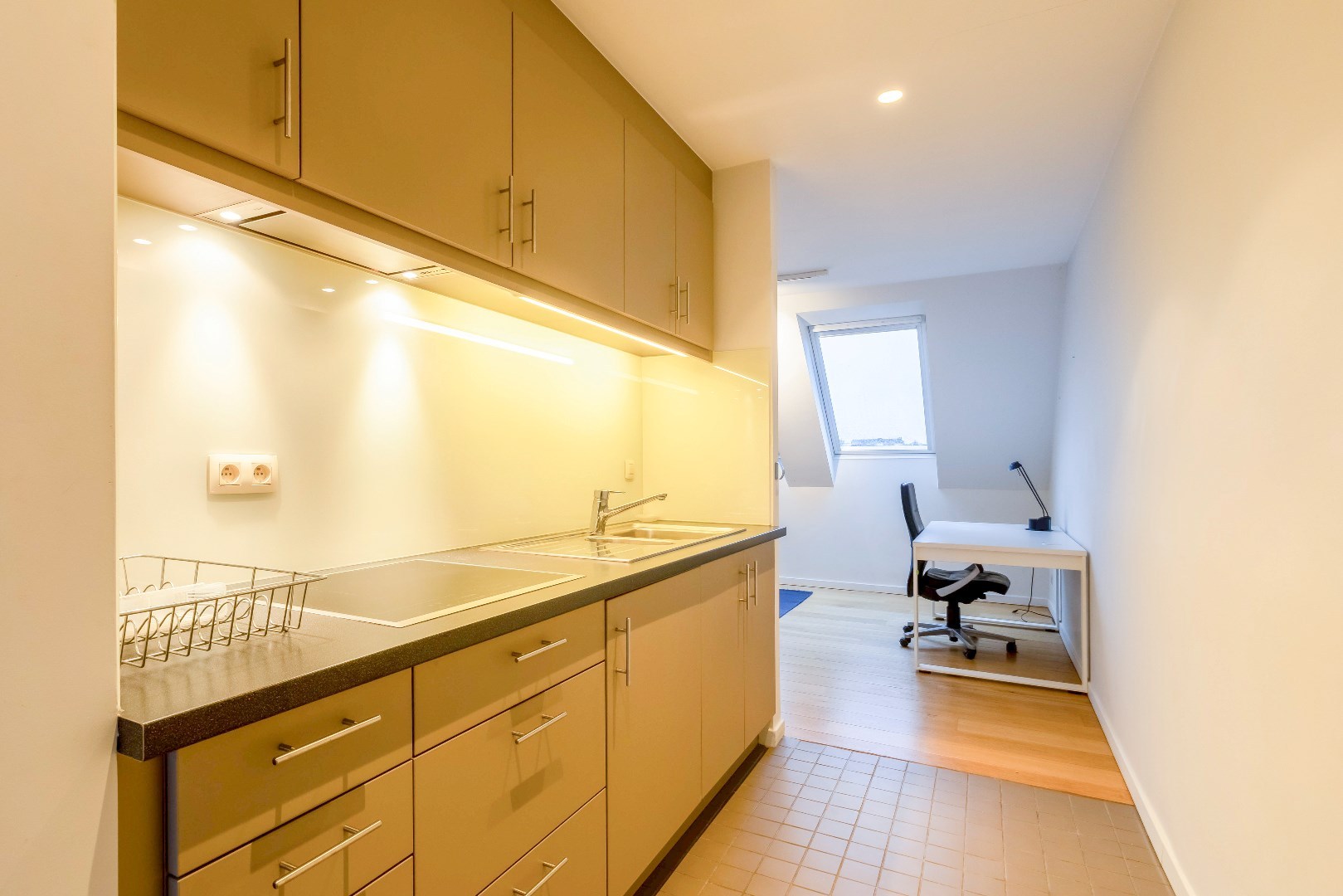 Gemeubeld duplex-appartement met terras 