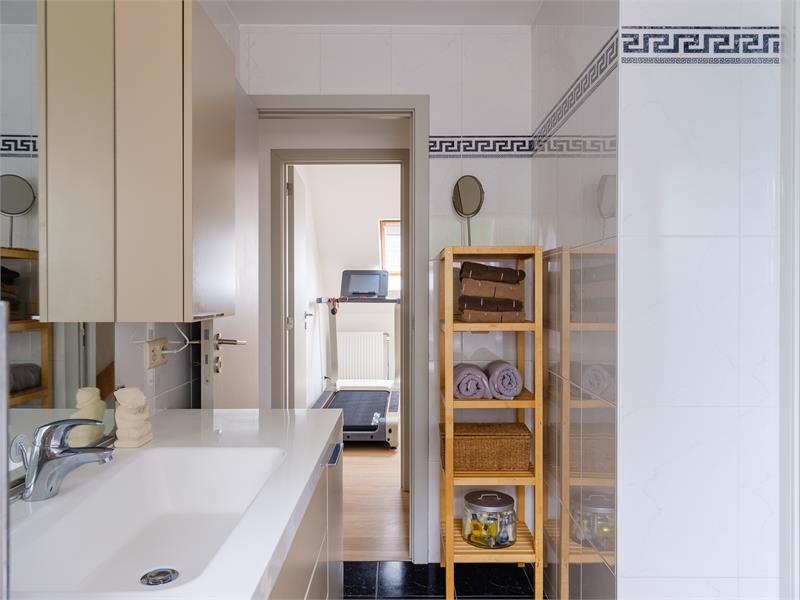 Prachtige, instapklare, halfopen bebouwing in rustige, residentiële wijk in Sleidinge. 