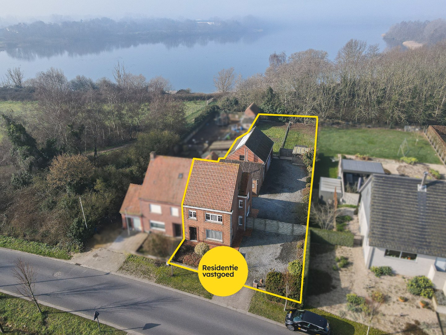 Te renoveren half-open bebouwing in Zerkegem 