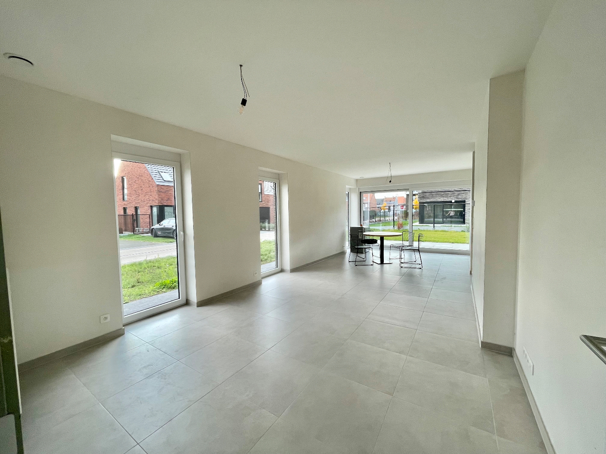 6% BTW mogelijk! Halfopen nieuwbouwwoning met 3 slaapkamers 