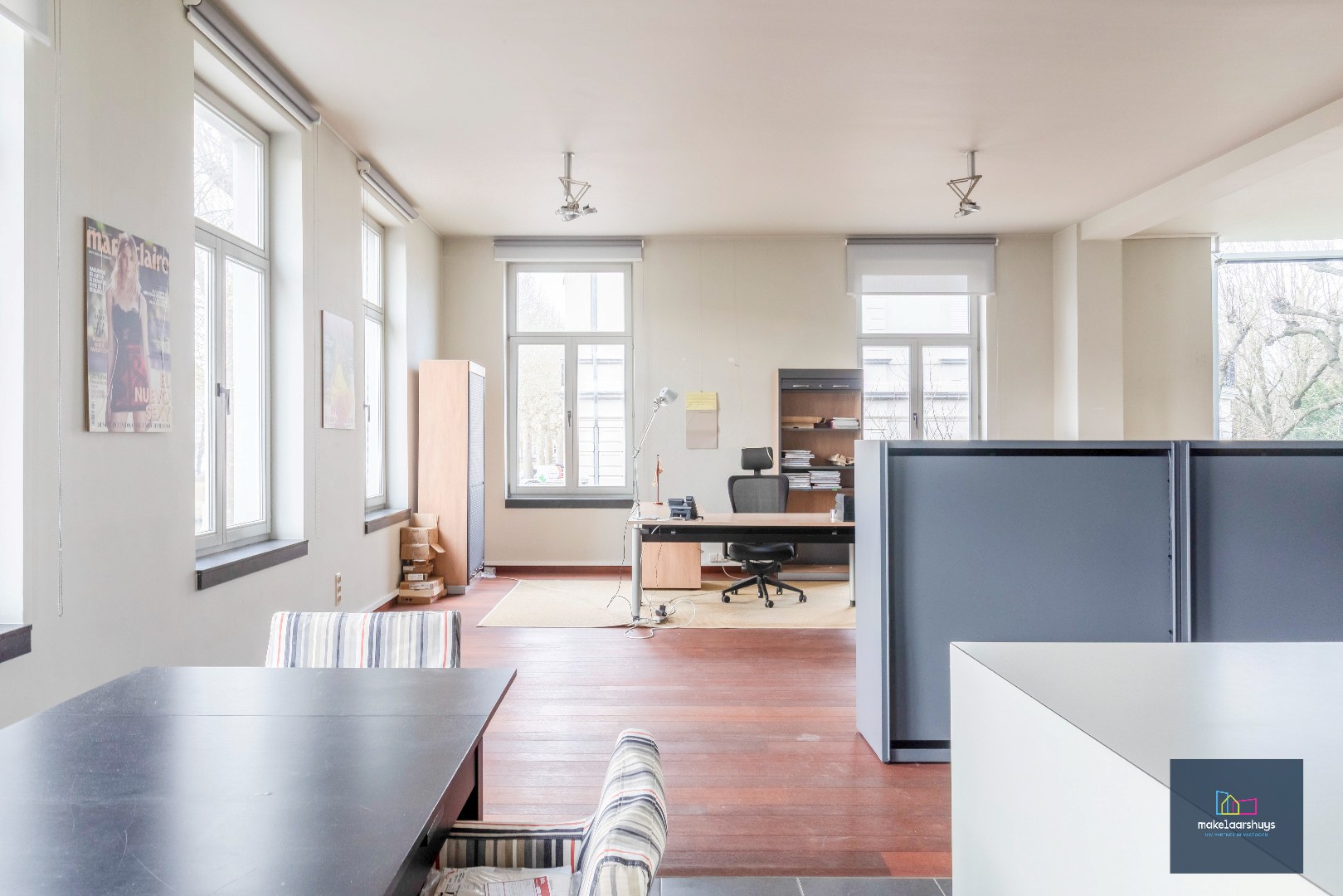 Luxueuze kantoorloft met inpandige staanplaats  en kelderberging  te Coupure Rechts. 