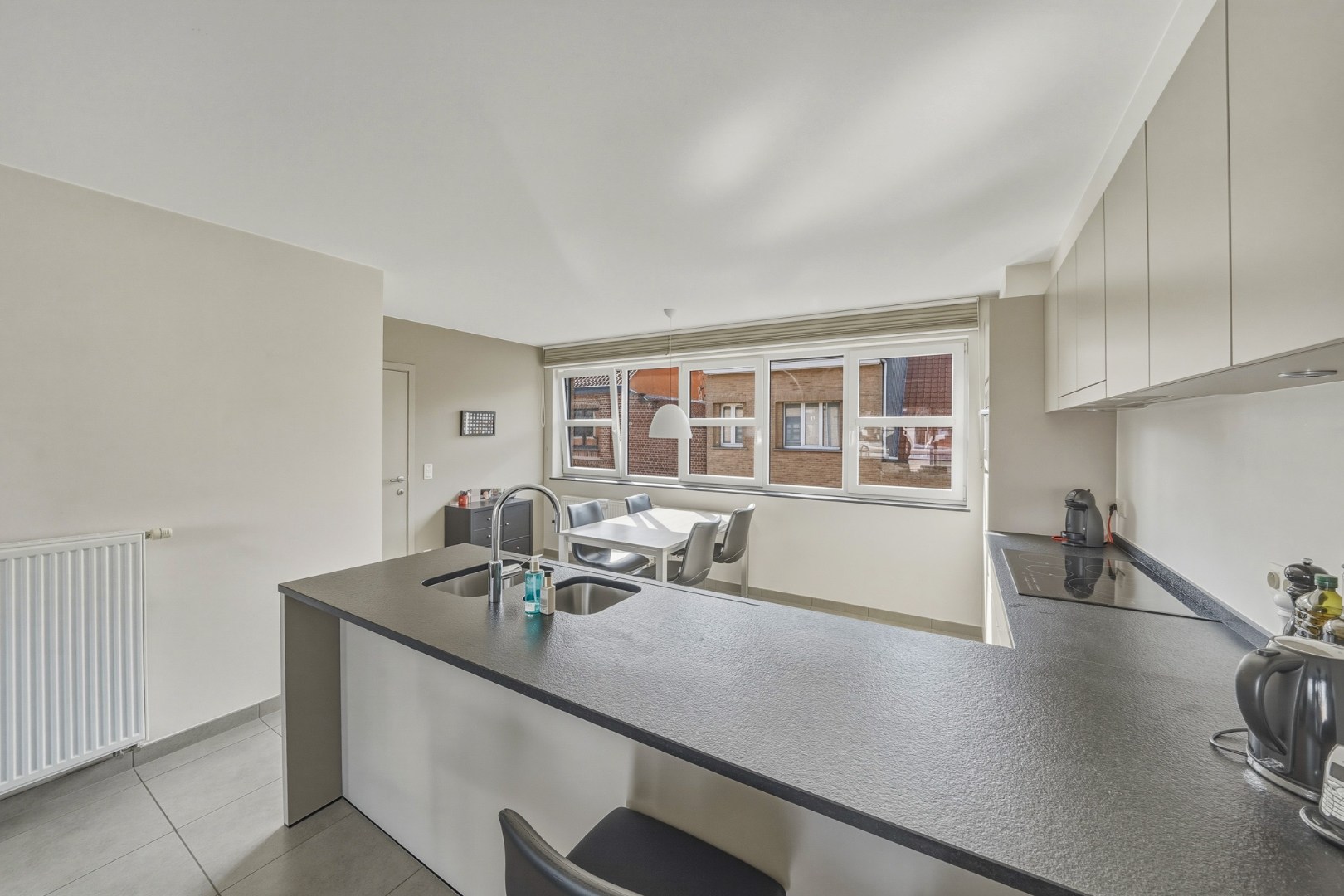 Instapklare recente woning met zeer ruime garage en tuin in Oudenburg 