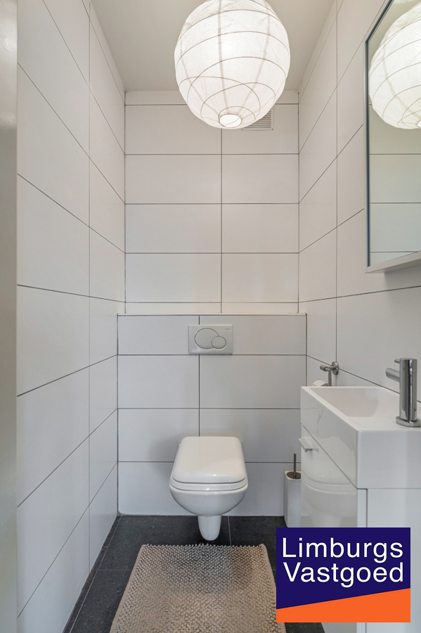 Exclusief penthouse met ruim terras, 2 slpk, extra brede autostaanplaats, centrum Houthalen 