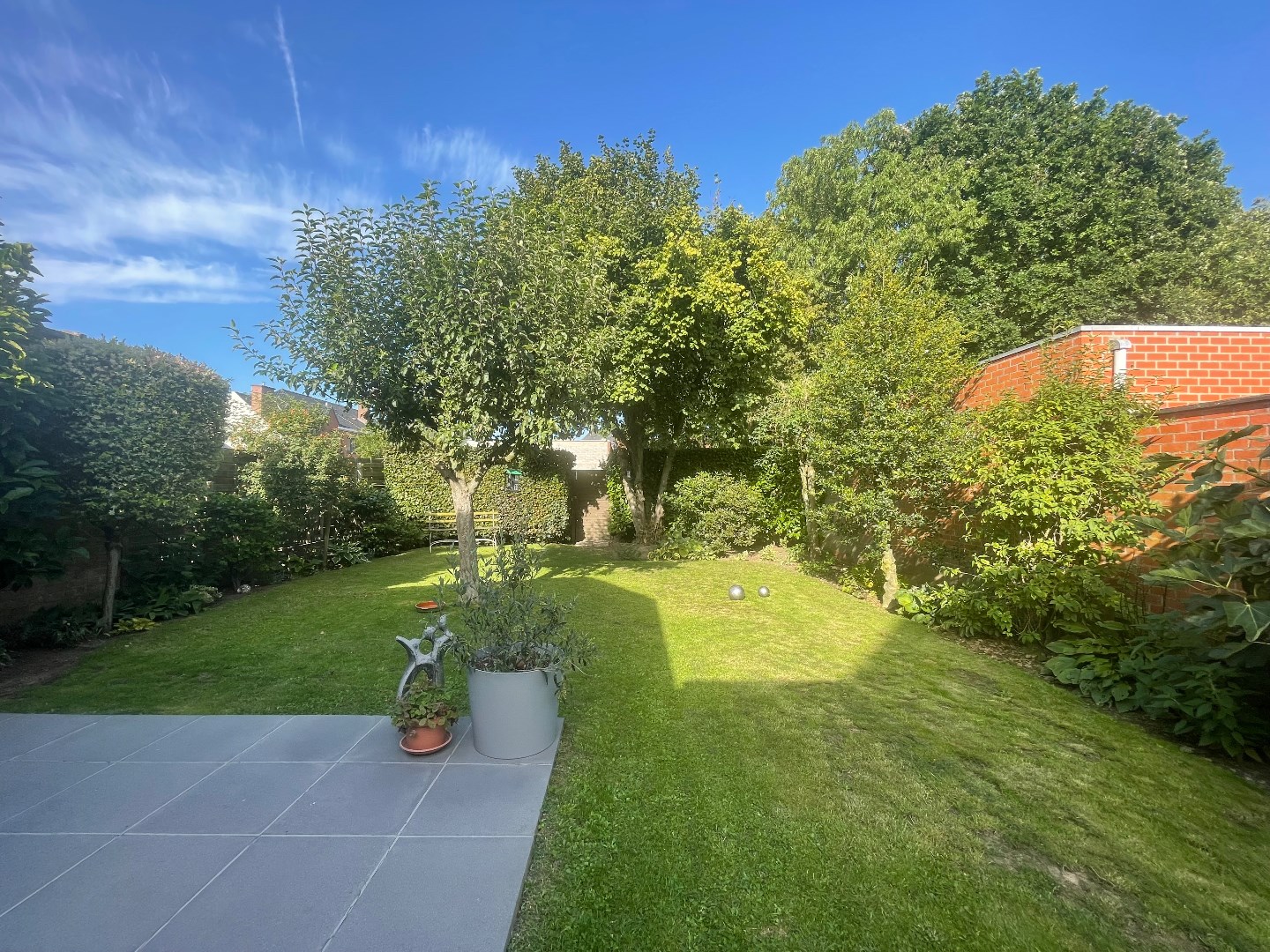 Halfopen ruime gezinswoning op 407m² 