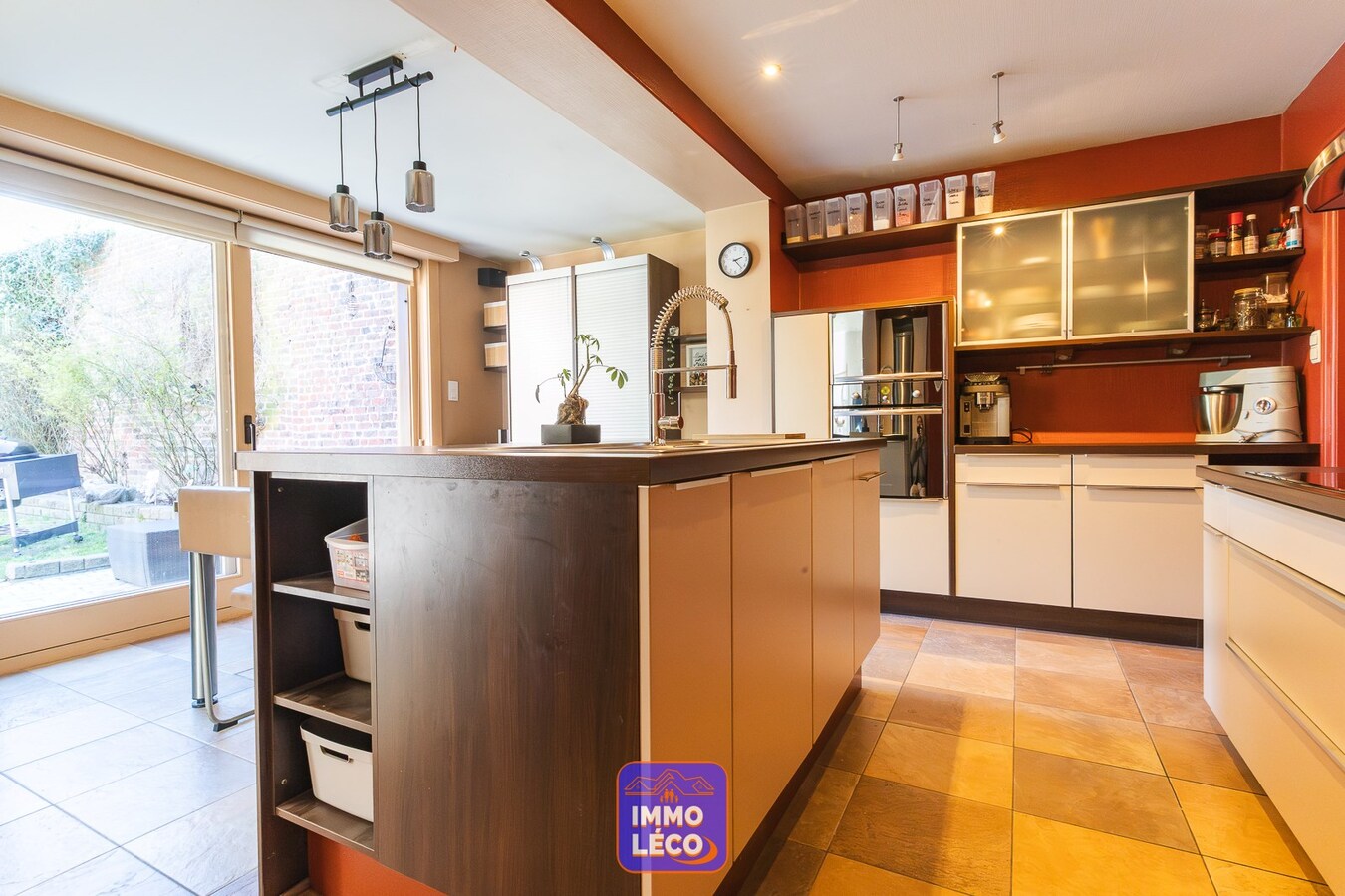 Maison avec garage et jardin, en plein centre-ville, 325m² de surface habitable ! COUP DE COEUR ! 