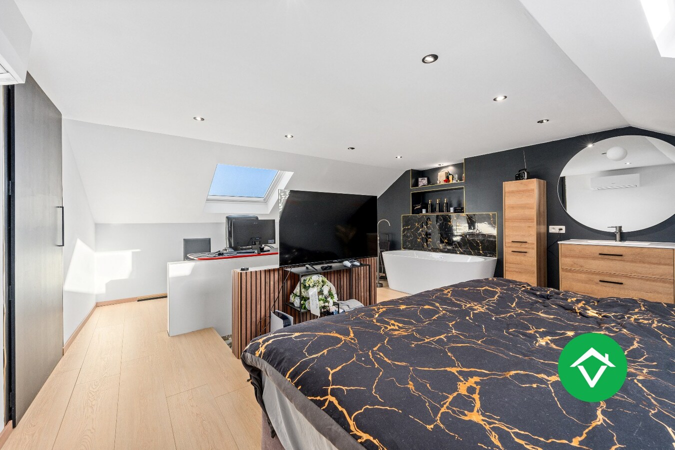 Instapklare nieuwbouwwoning met 5 slaapkamers en zonneterrassen op topligging in Eernegem 