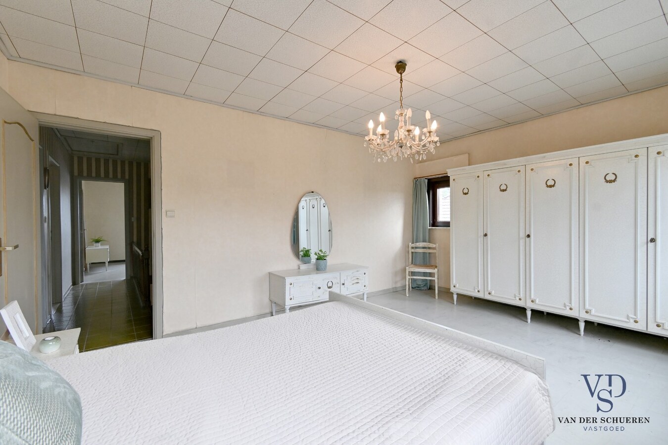 Bijzonder ruime, praktisch ingedeelde gezinswoning 